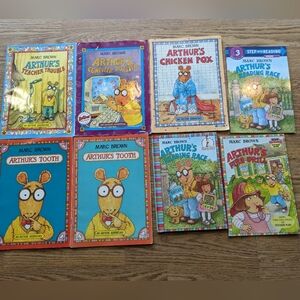Set of 8 Arthur books